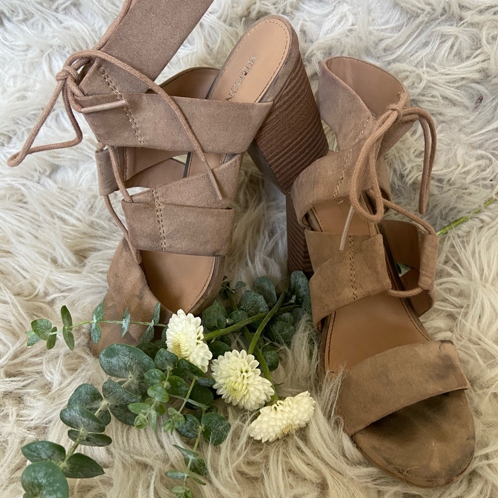 🌟COMFORTABLE TAN HEELS🌟